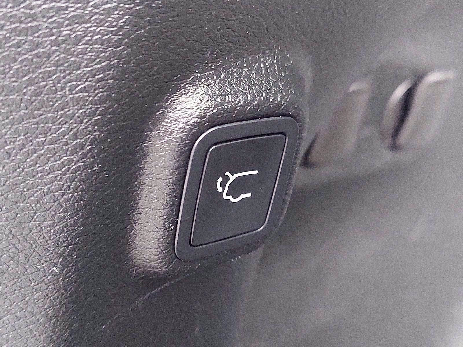 Certified 2019 Jeep Cherokee Limited image 28