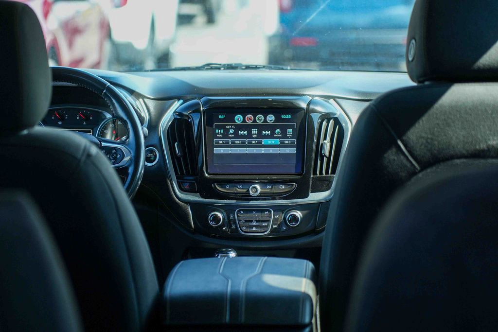Used 2018 Chevrolet Traverse LT image 12