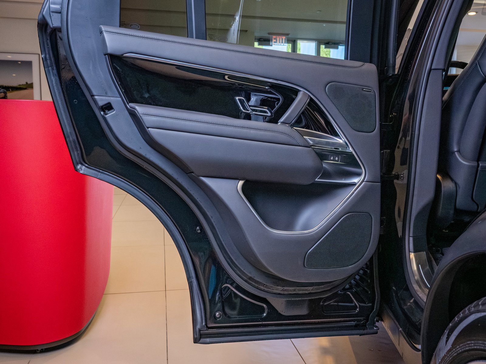 Used 2023 Land Rover Range Rover SE image 13