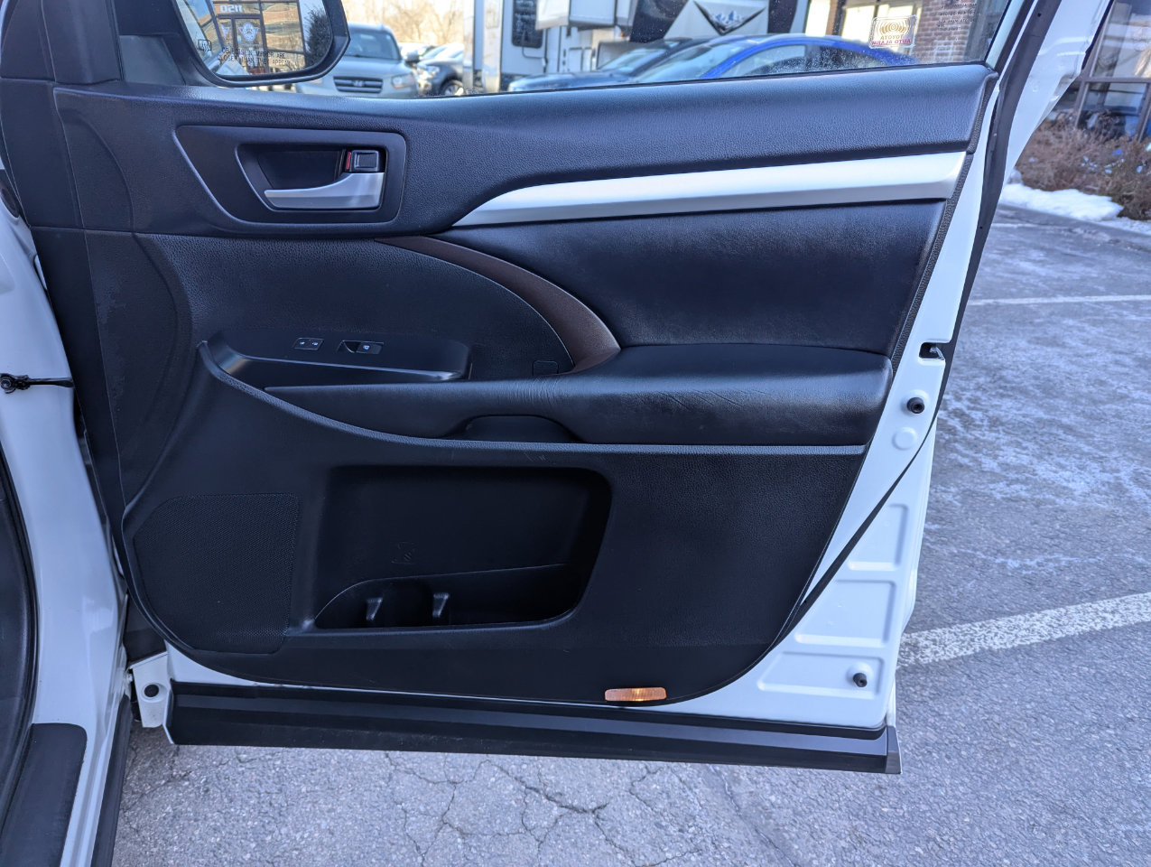 Used 2018 Toyota Highlander XLE image 32