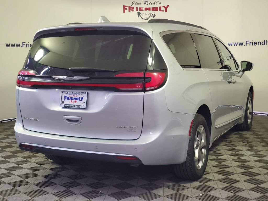 Used 2022 Chrysler Pacifica Limited AWD/4WD image 3
