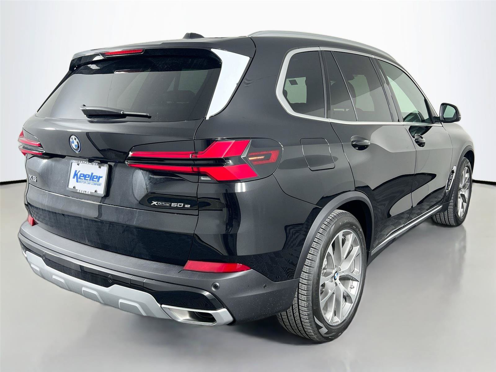 New 2026 BMW X5 xDrive50e w/ Premium Package AWD/4WD image 6