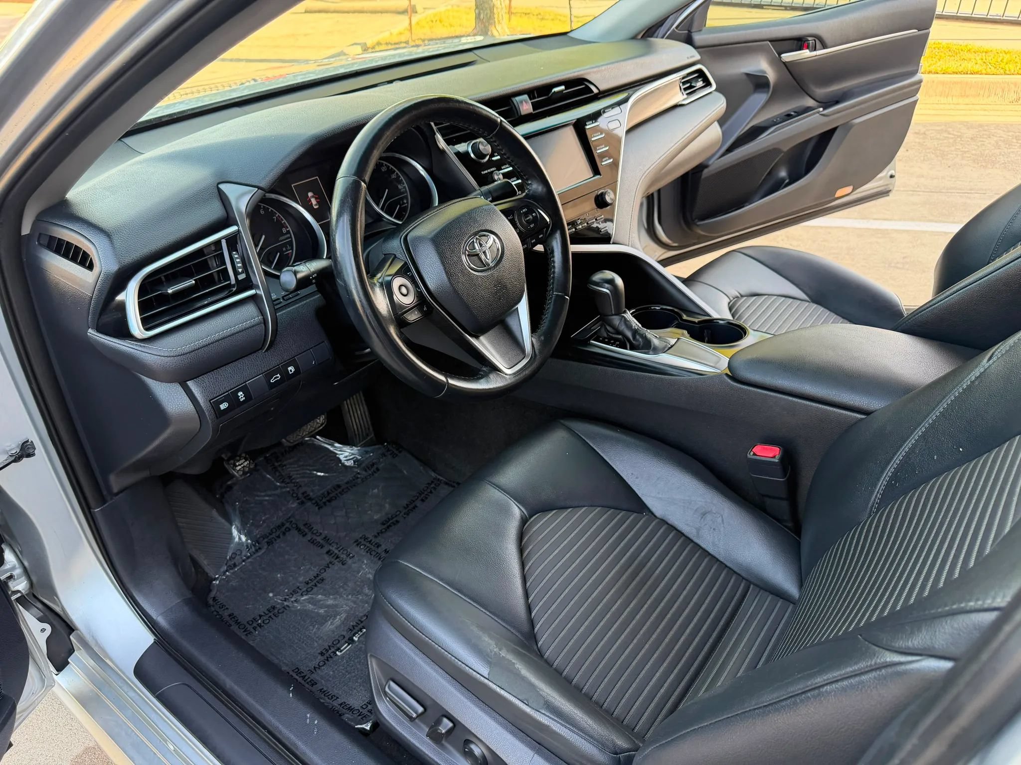 Used 2018 Toyota Camry SE FWD image 17