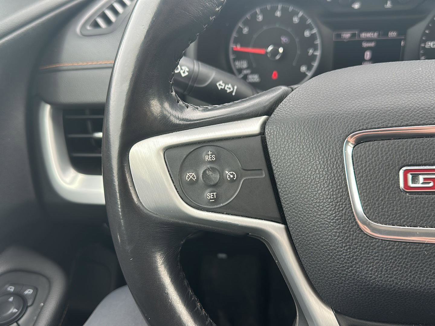 Used 2018 GMC Terrain SLE w/ Driver Convenience Package image 13