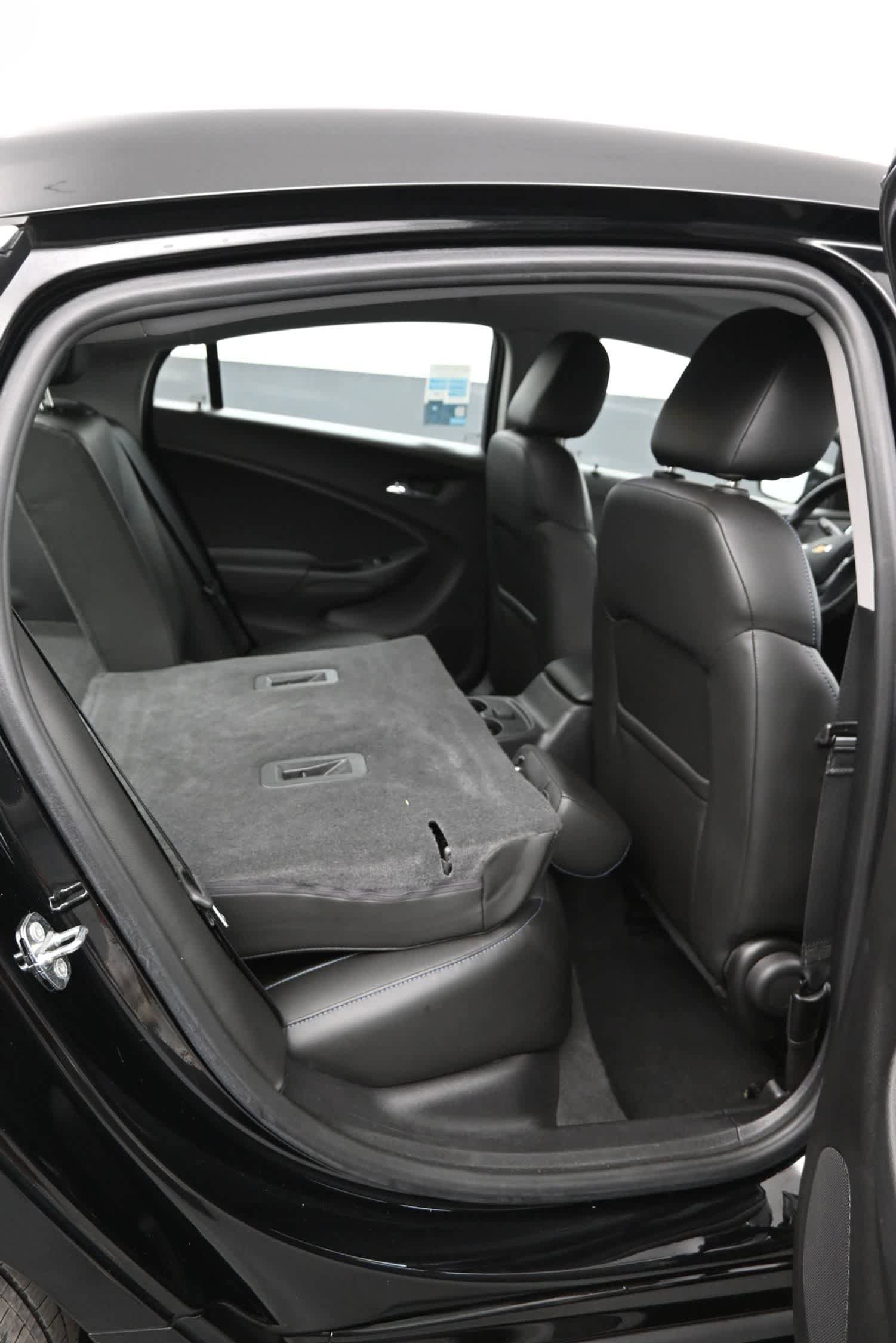 Used 2018 Chevrolet Volt LT w/ Comfort Package FWD image 12
