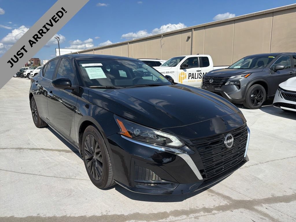 Certified 2025 Nissan Altima 2.5 SV w/ SV Special Edition Package image 3