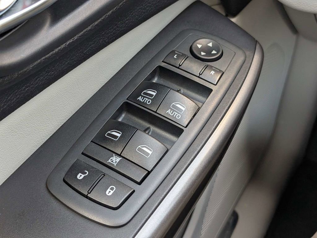 Used 2019 Nissan Kicks SR w/ Exterior Package image 29