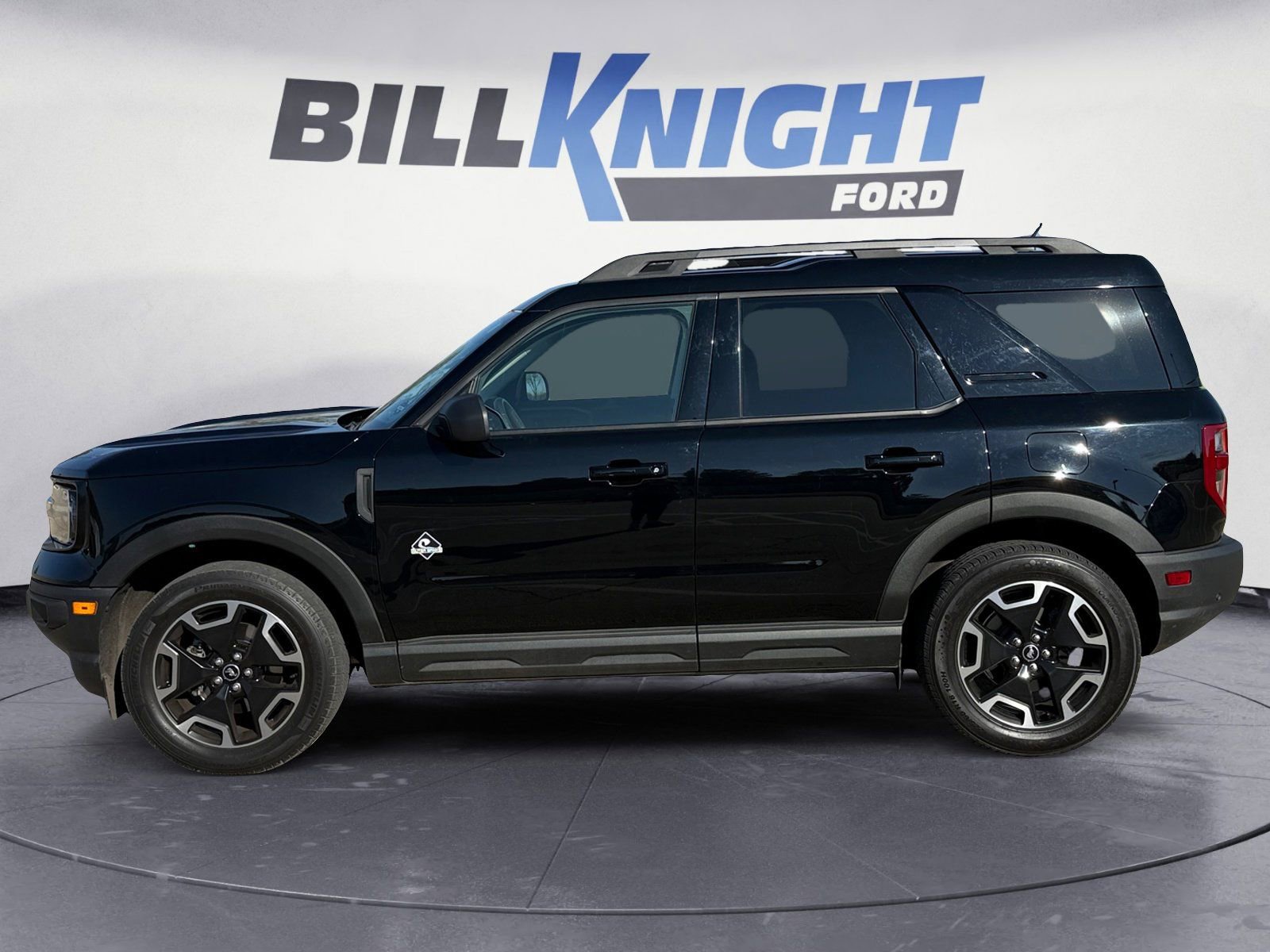 Used 2022 Ford Bronco Sport Outer Banks w/ Tech Package image 2