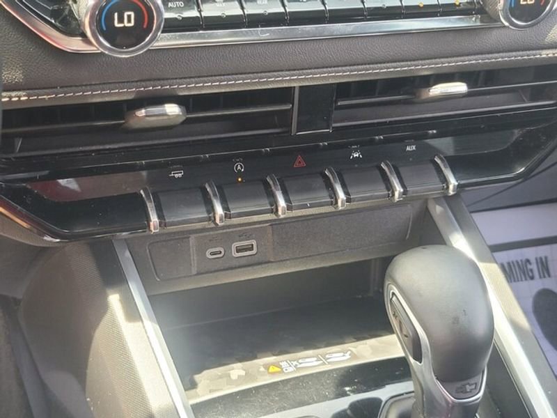 Used 2023 Chevrolet Colorado LT w/ LT Convenience Package II image 20