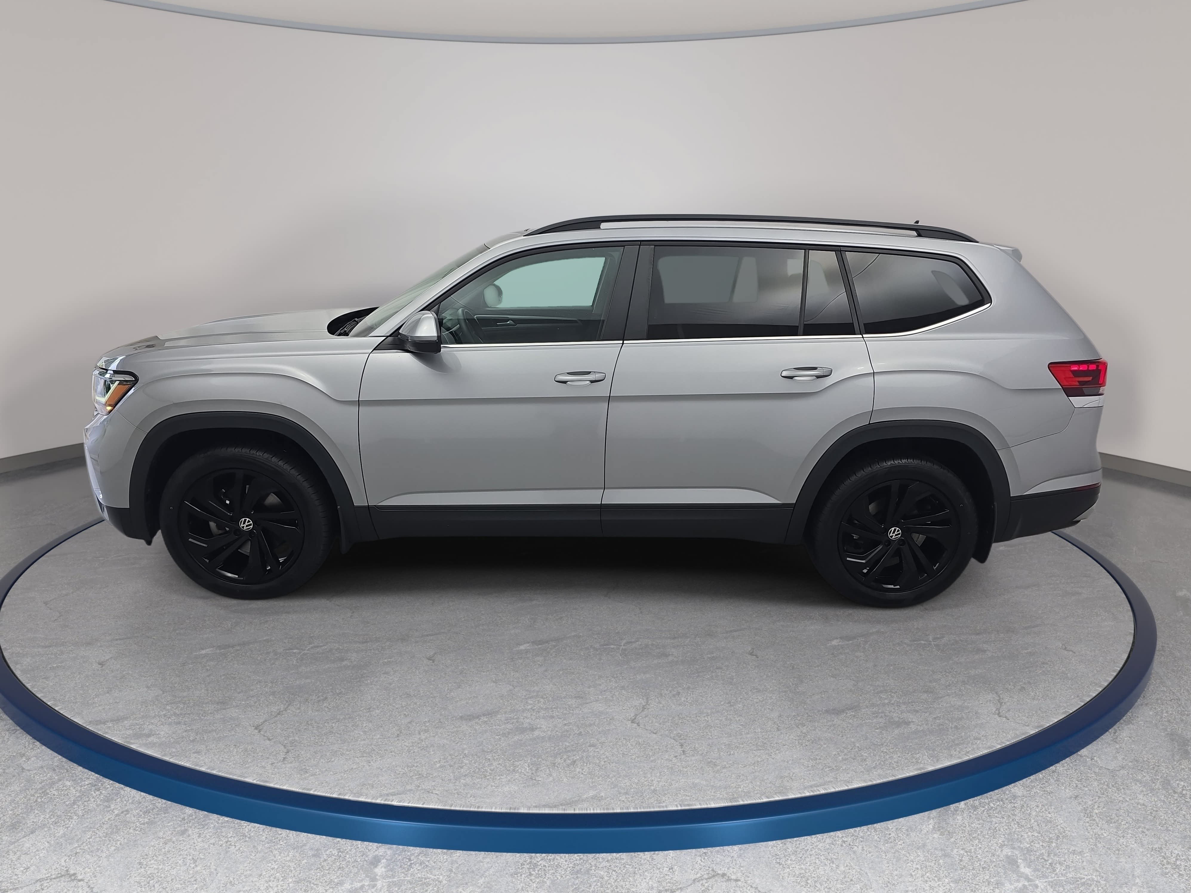 Certified 2023 Volkswagen Atlas SE w/ Panoramic Sunroof Package AWD/4WD image 8