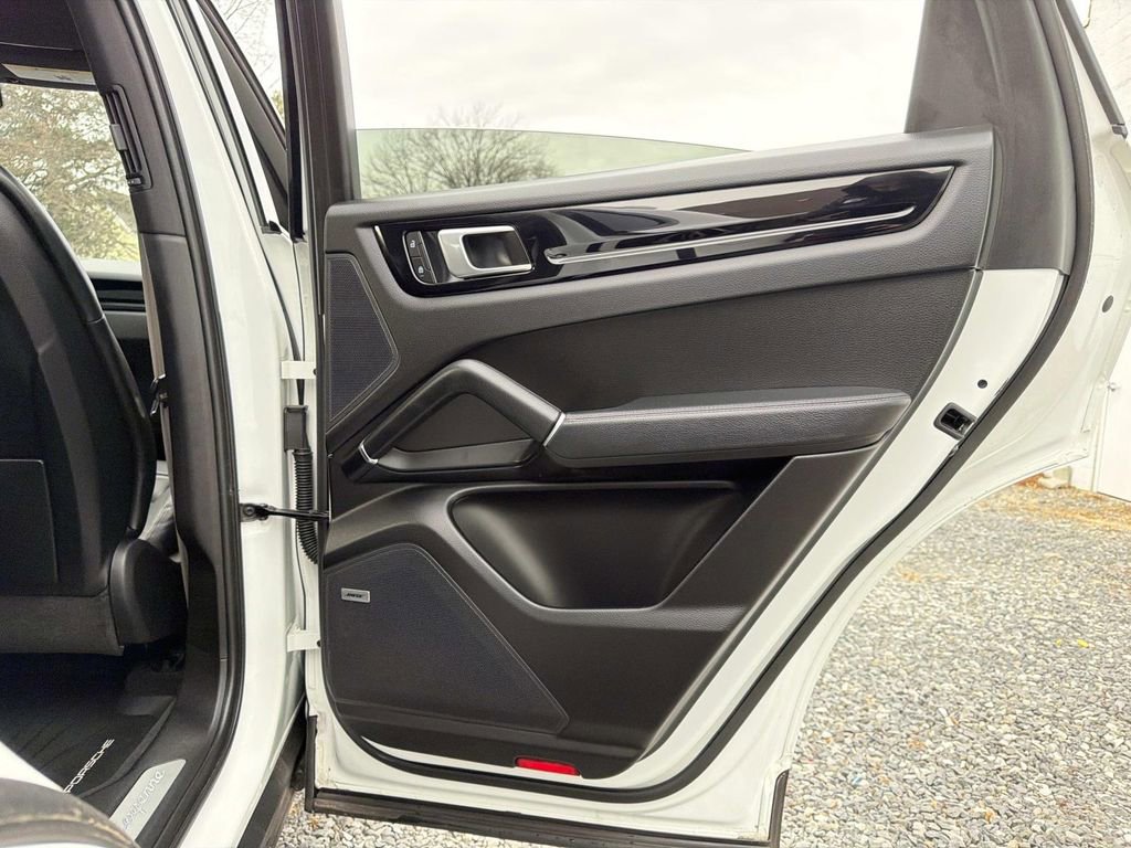 Used 2023 Porsche Cayenne Platinum Edition image 19
