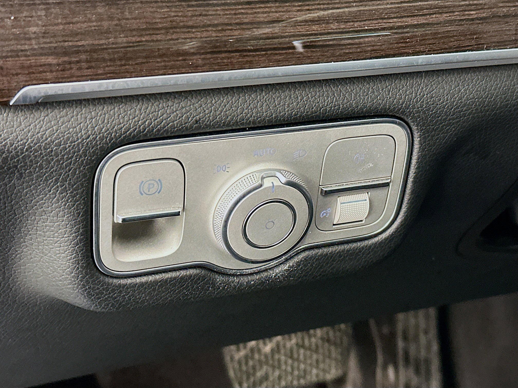 Used 2024 Mercedes-Benz GLE 350 4MATIC w/ 3rd Row Seat Package image 17