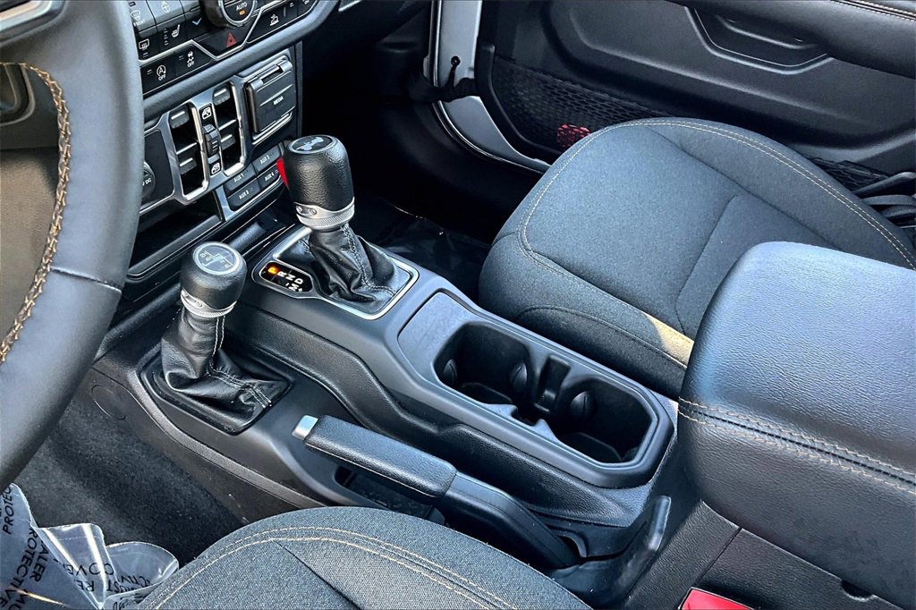Used 2024 Jeep Wrangler Sahara image 15