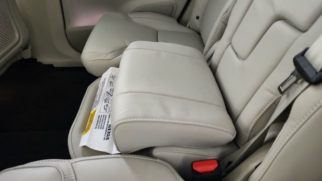 New 2026 Volvo XC90 B6 Ultra w/ Protection Package AWD/4WD image 32