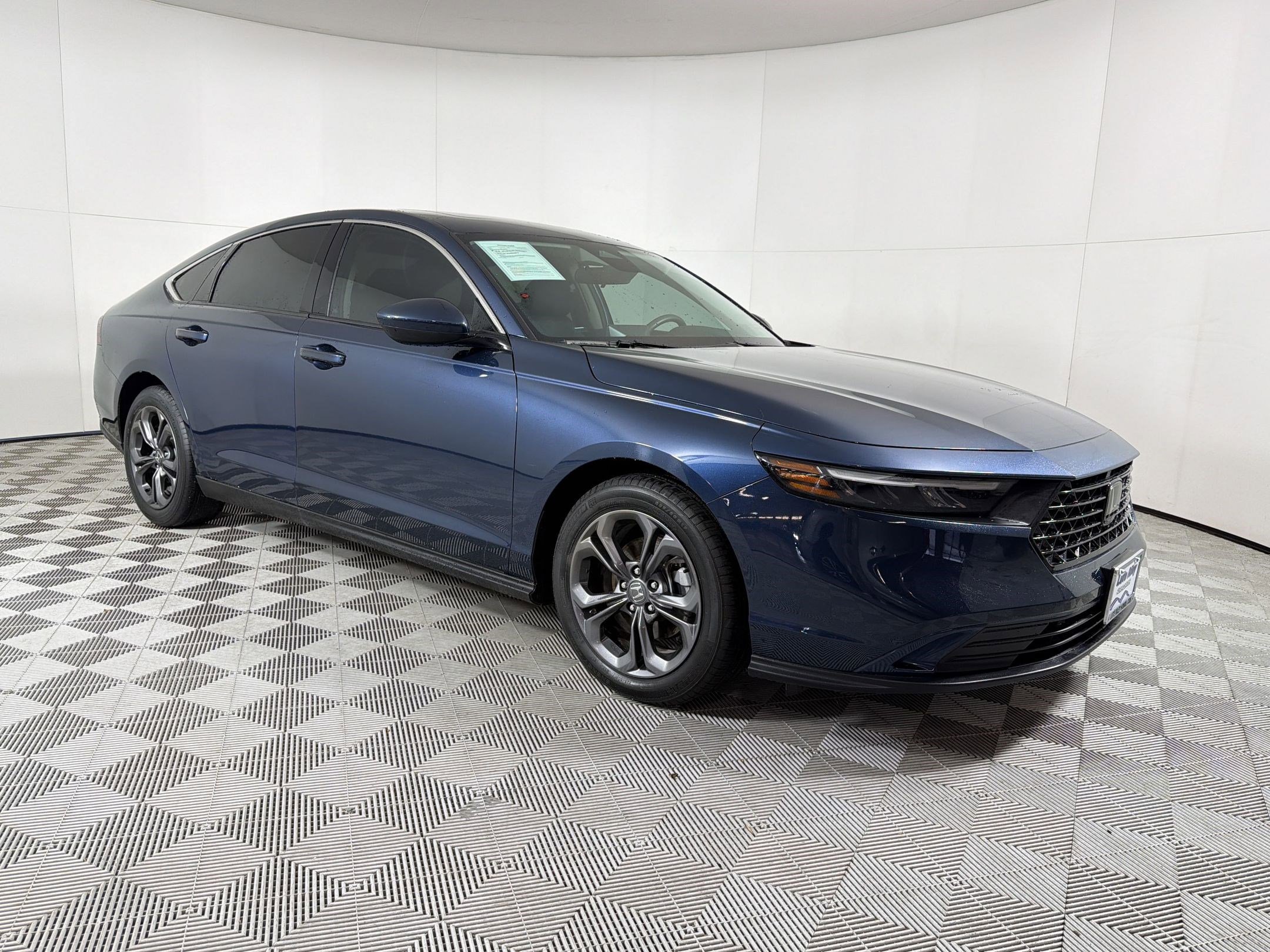 Certified 2023 Honda Accord EX image 7