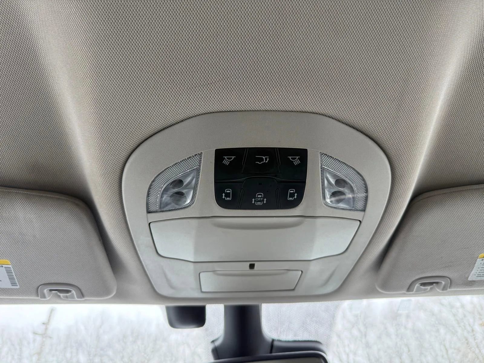 Used 2021 Chrysler Pacifica Touring-L image 25