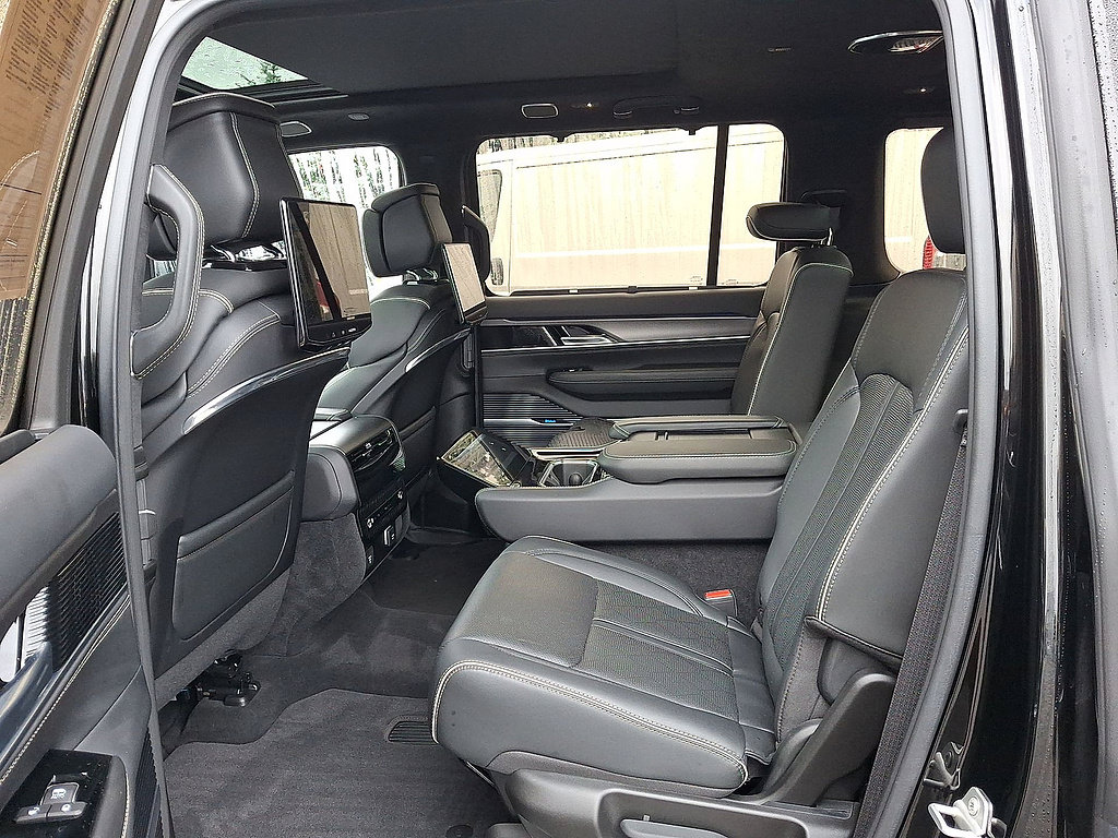 Used 2024 Jeep Grand Wagoneer Series II Obsidian w/ Quick Order Packagew 28T AWD/4WD image 20