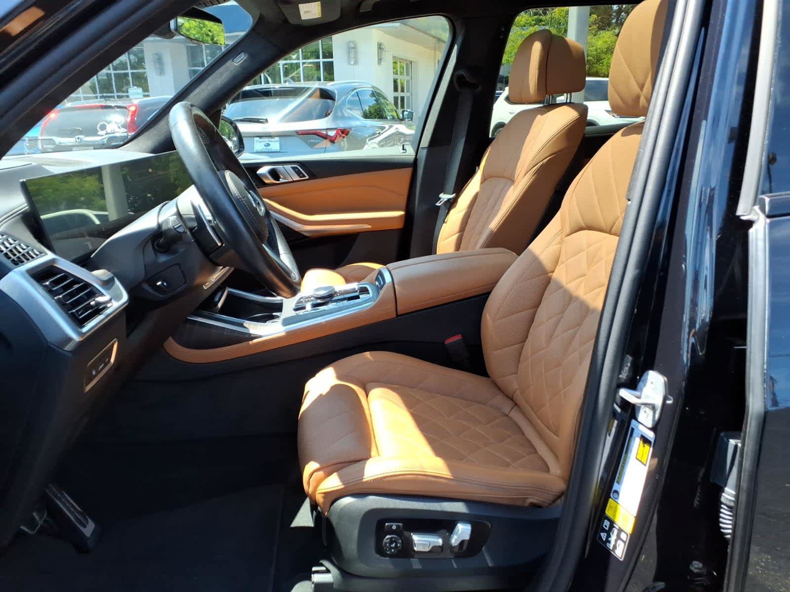 Used 2024 BMW X7 xDrive40i w/ M Sport Package AWD/4WD image 28