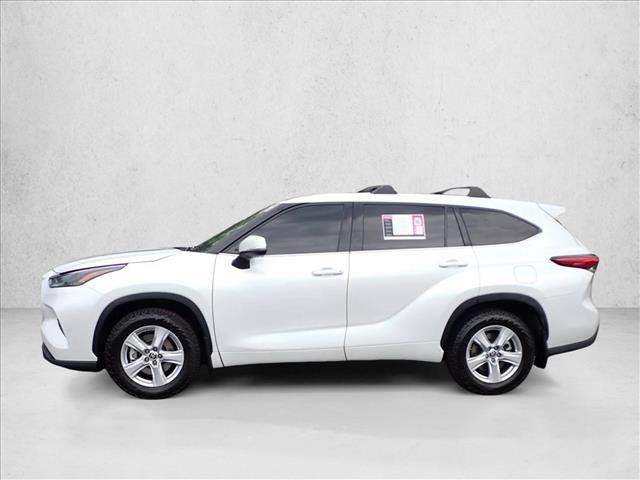 Used 2022 Toyota Highlander LE AWD/4WD image 2
