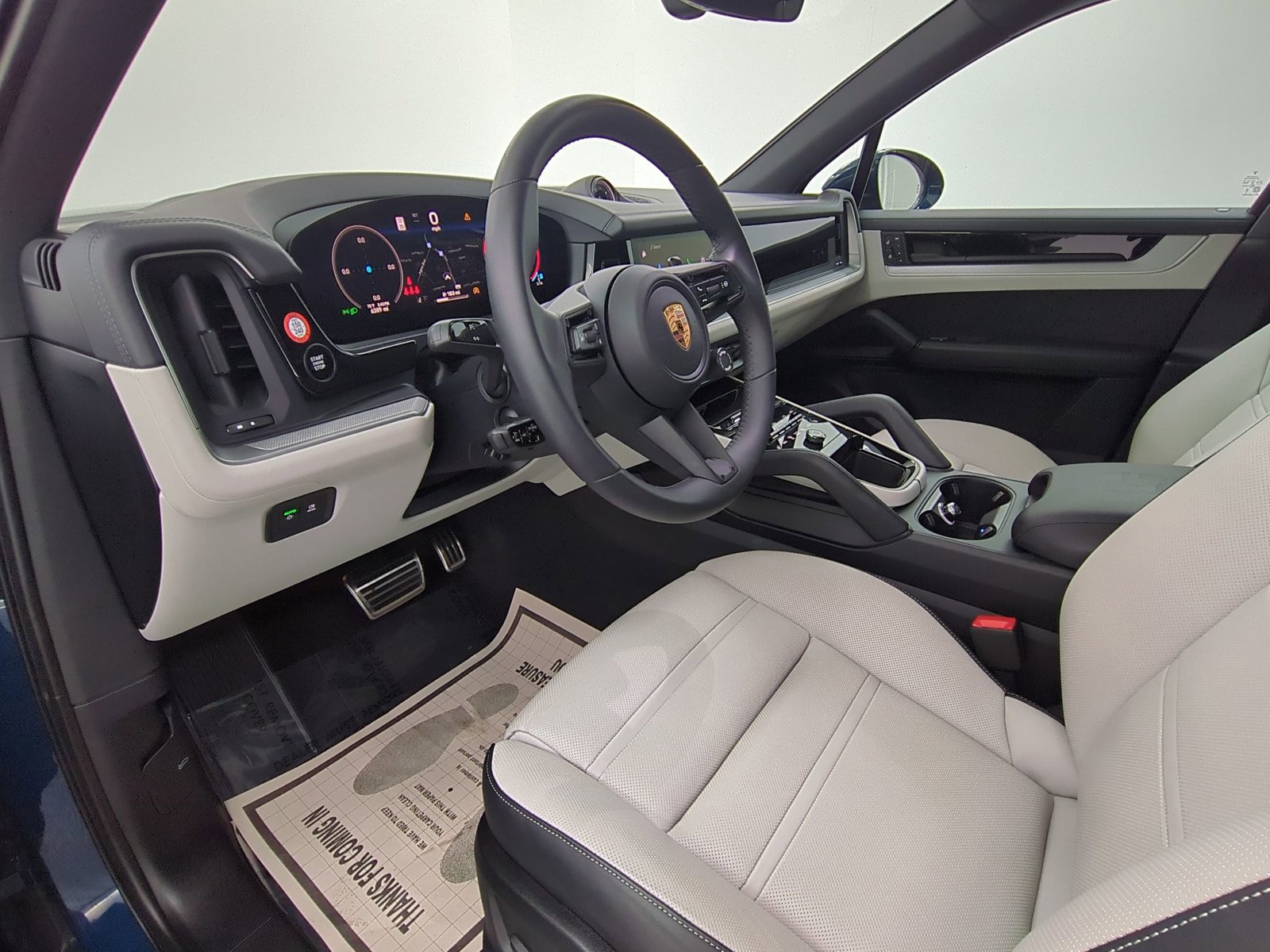 Used 2025 Porsche Cayenne image 4