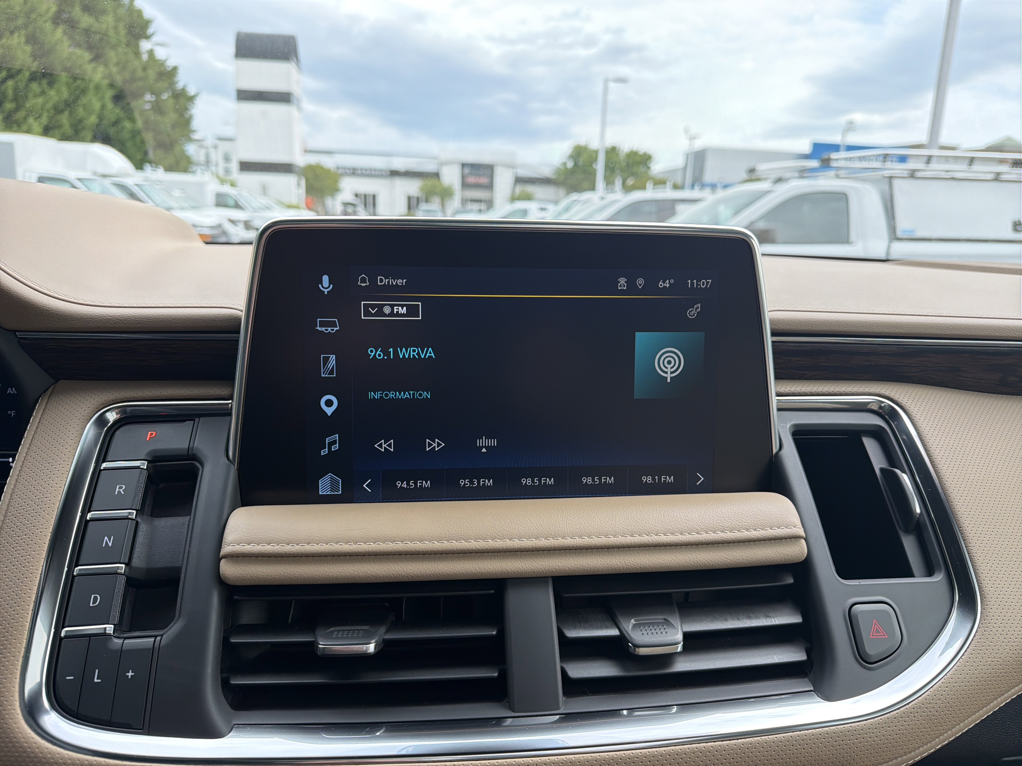 Used 2023 Chevrolet Tahoe Premier AWD/4WD image 23