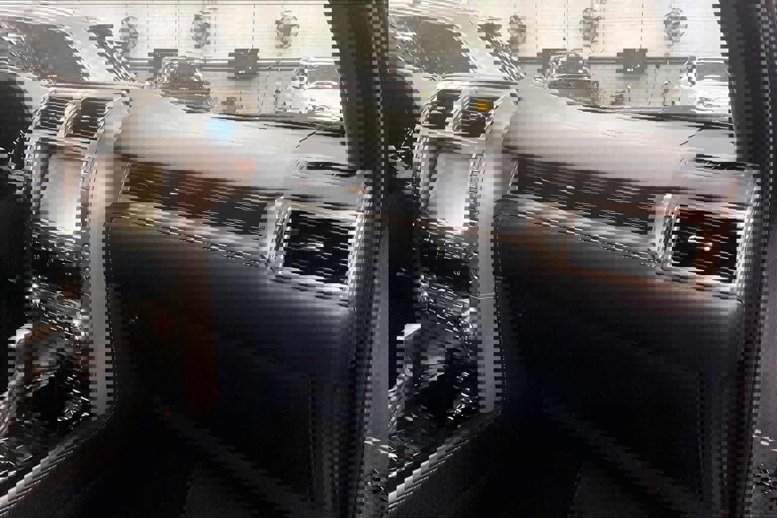 Used 2021 Lexus GX 460 Premium w/ Accessory Package image 19