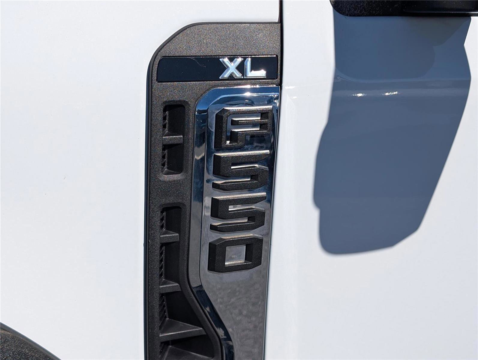 Used 2024 Ford F550 4x4 Crew Cab Super Duty image 9