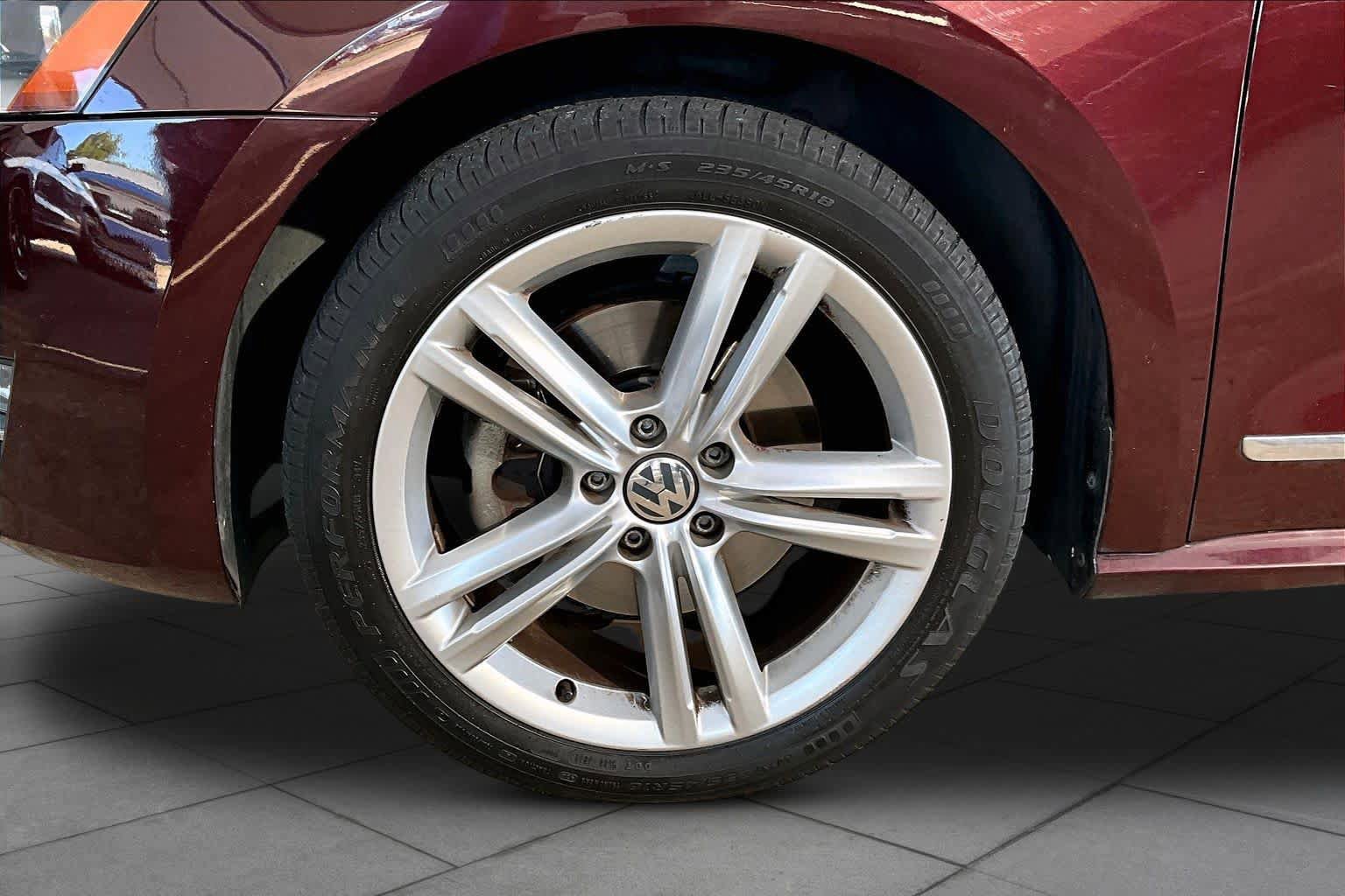 Used 2014 Volkswagen Passat TDI SE FWD image 11