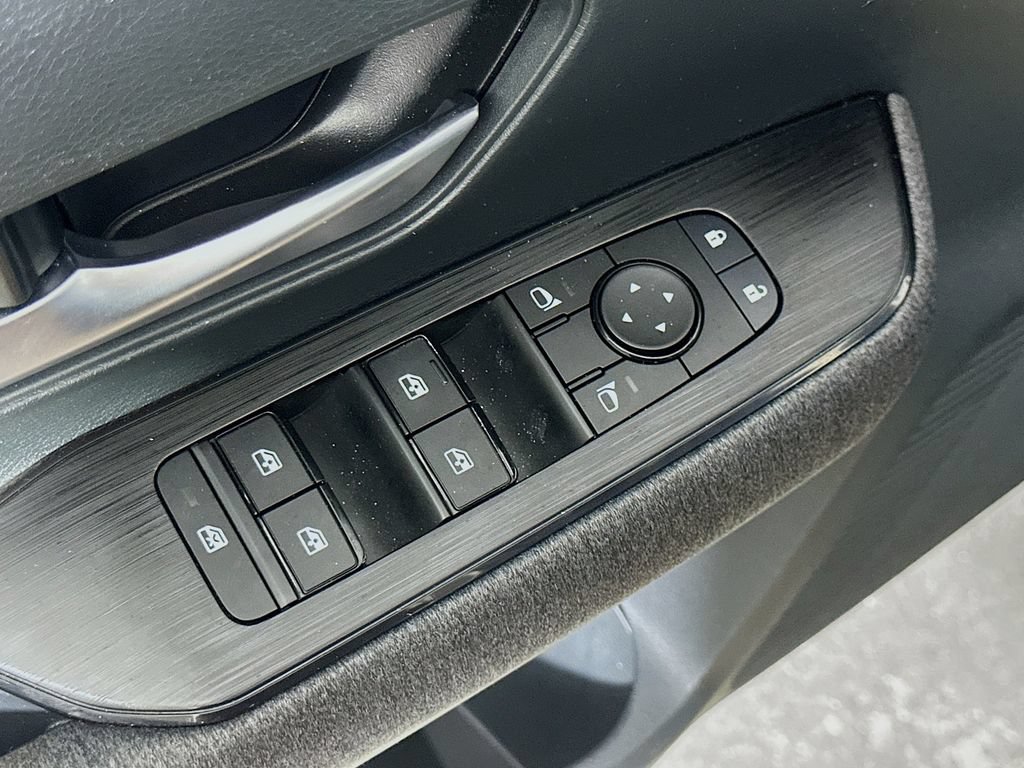 Used 2025 Nissan Kicks SV FWD image 20
