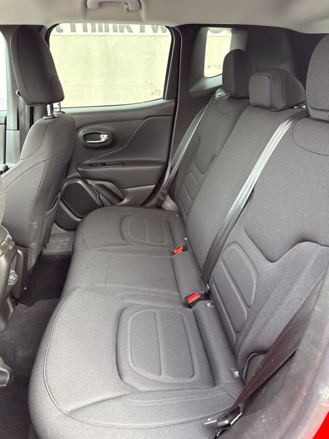 Used 2022 Jeep Renegade Latitude AWD/4WD image 9