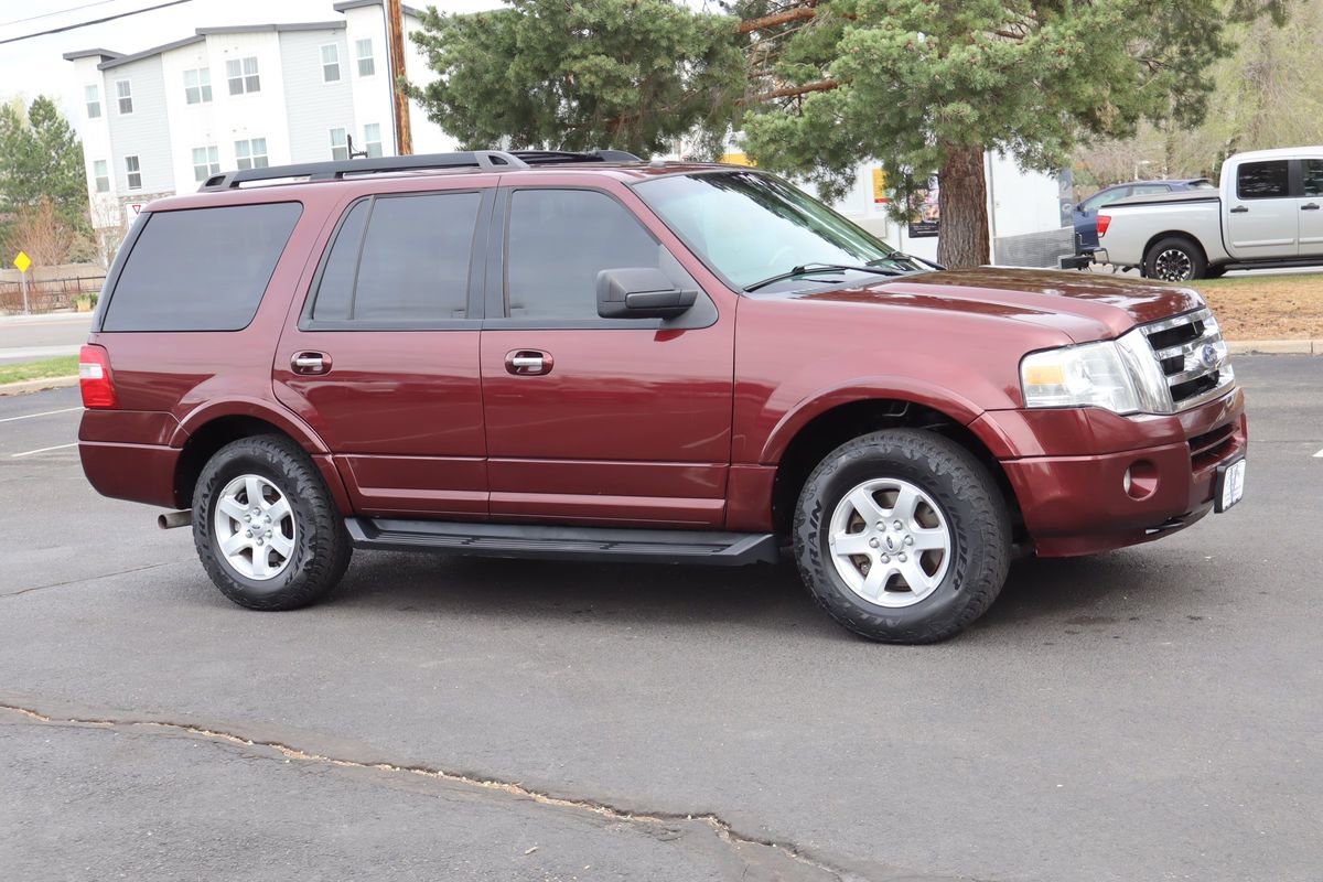 Used 2010 Ford Expedition XLT image 2