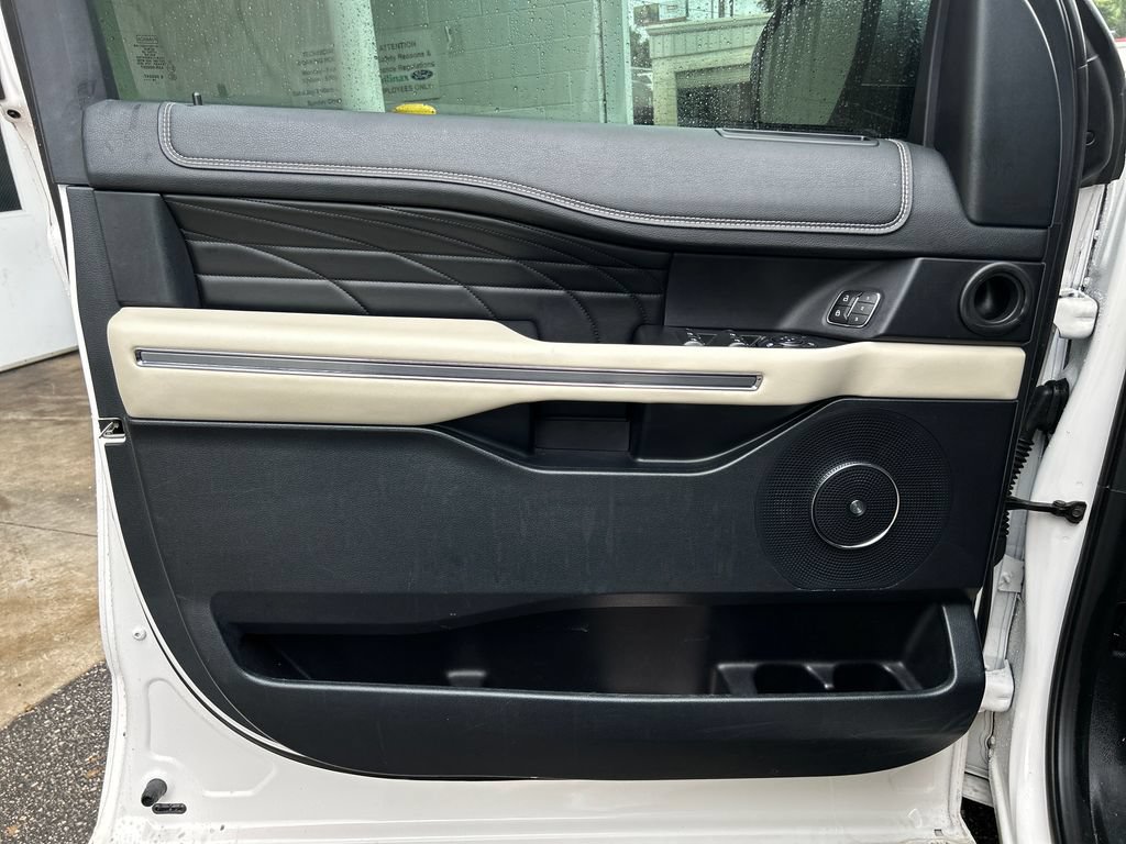 Used 2019 Ford Expedition Platinum RWD image 9