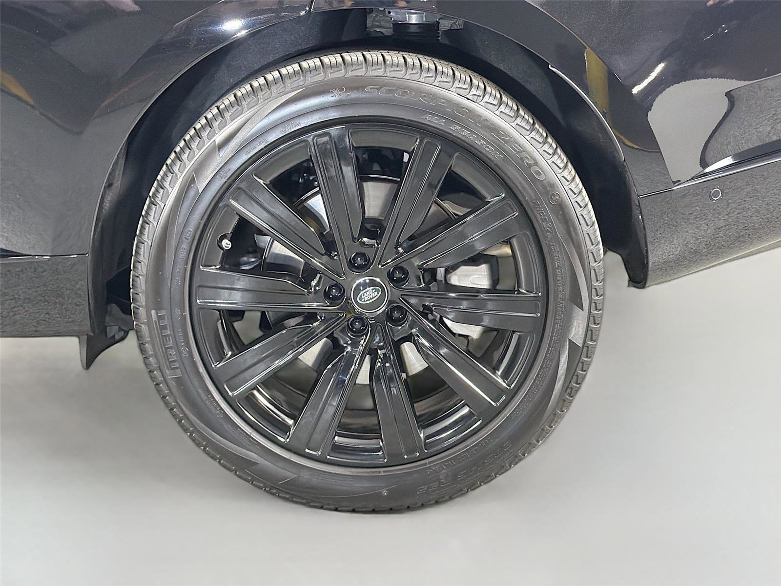 New 2025 Land Rover Range Rover SE AWD/4WD image 30