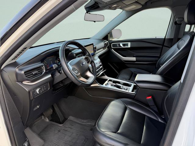 Used 2022 Ford Explorer XLT w/ Equipment Group 202A AWD/4WD image 4