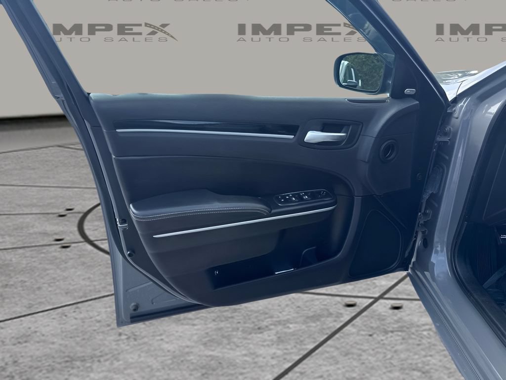 Used 2019 Chrysler 300 S RWD image 16