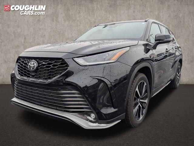 Used 2021 Toyota Highlander XSE image 3