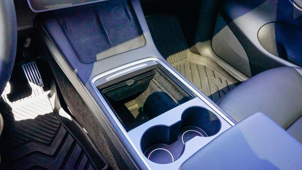 Used 2021 Tesla Model Y Long Range image 18