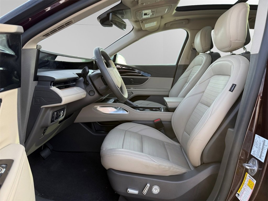 Used 2025 Lincoln Nautilus Reserve image 9