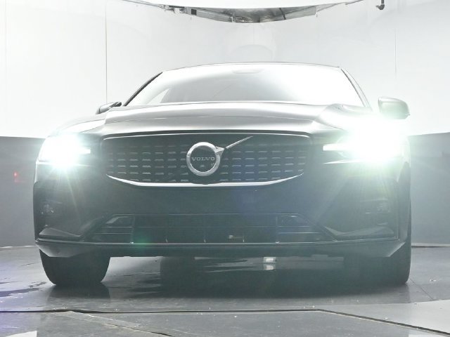 Used 2023 Volvo S60 B5 Plus FWD image 32