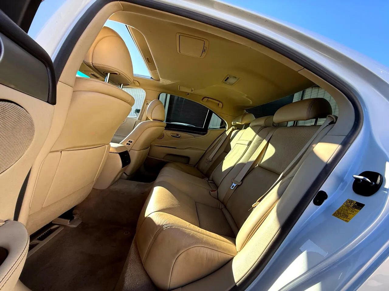 Used 2015 Lexus LS 460 w/ Comfort Package RWD image 28