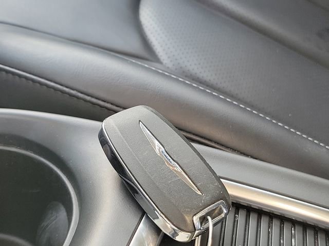 Used 2023 Chrysler Pacifica Touring-L image 35