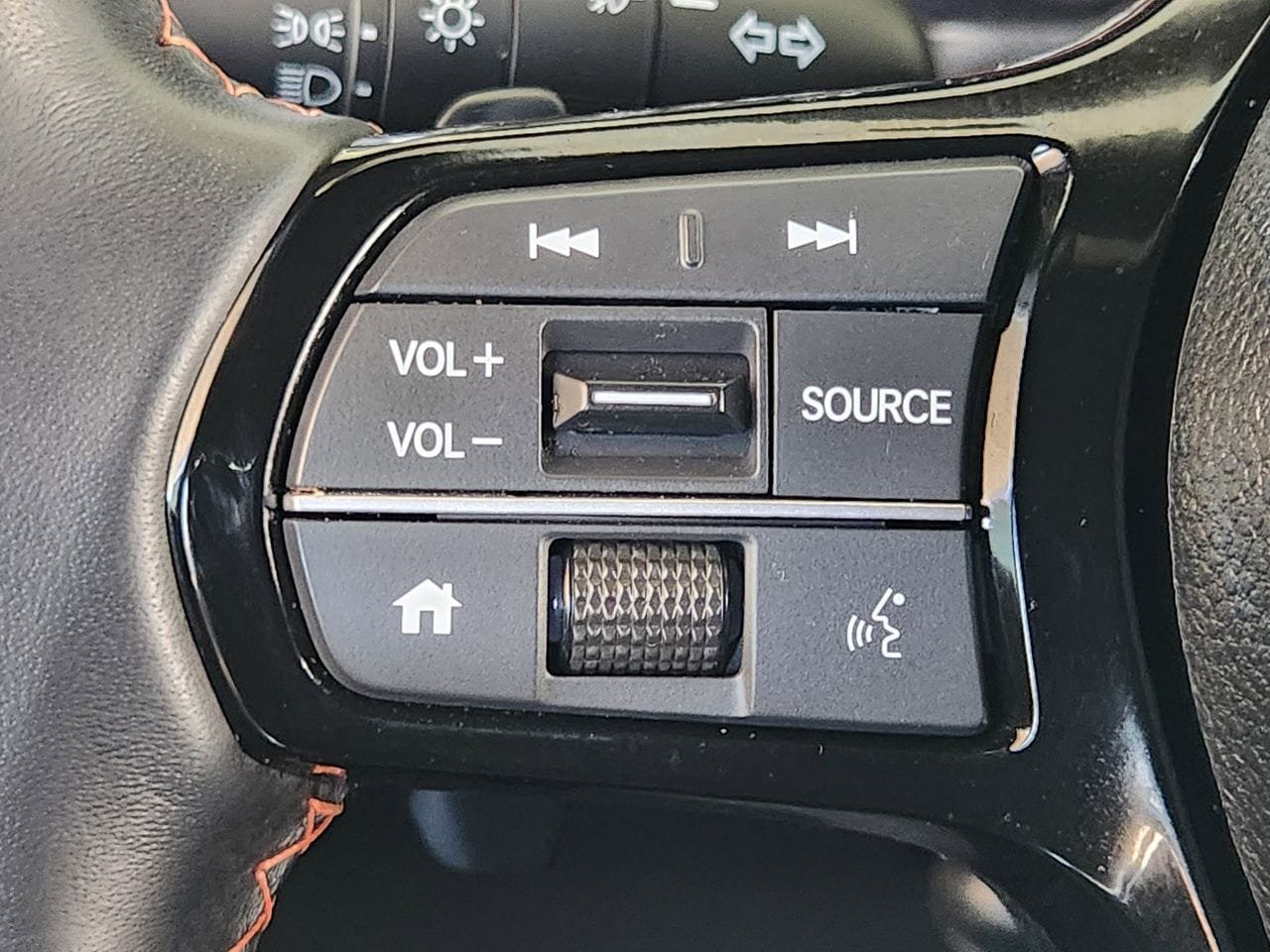 Used 2025 Honda Pilot Sport image 26