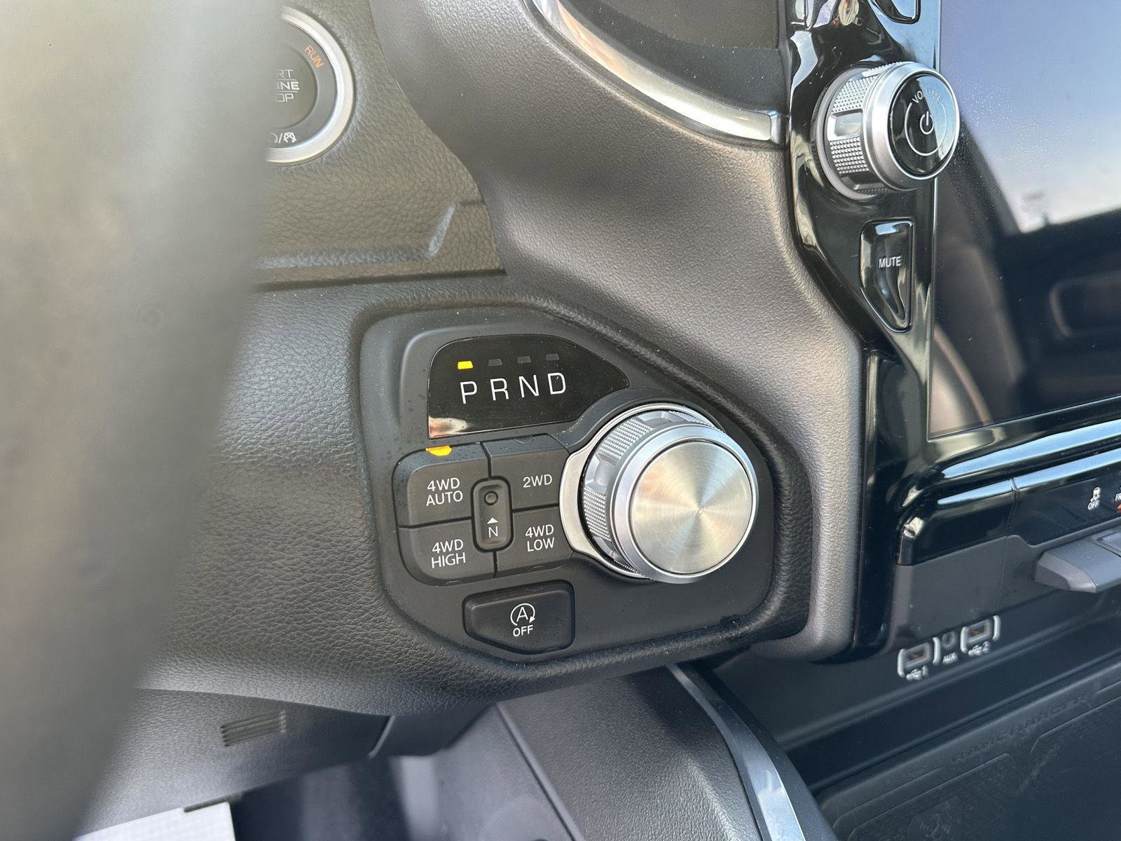 Used 2025 RAM 1500 Laramie image 24