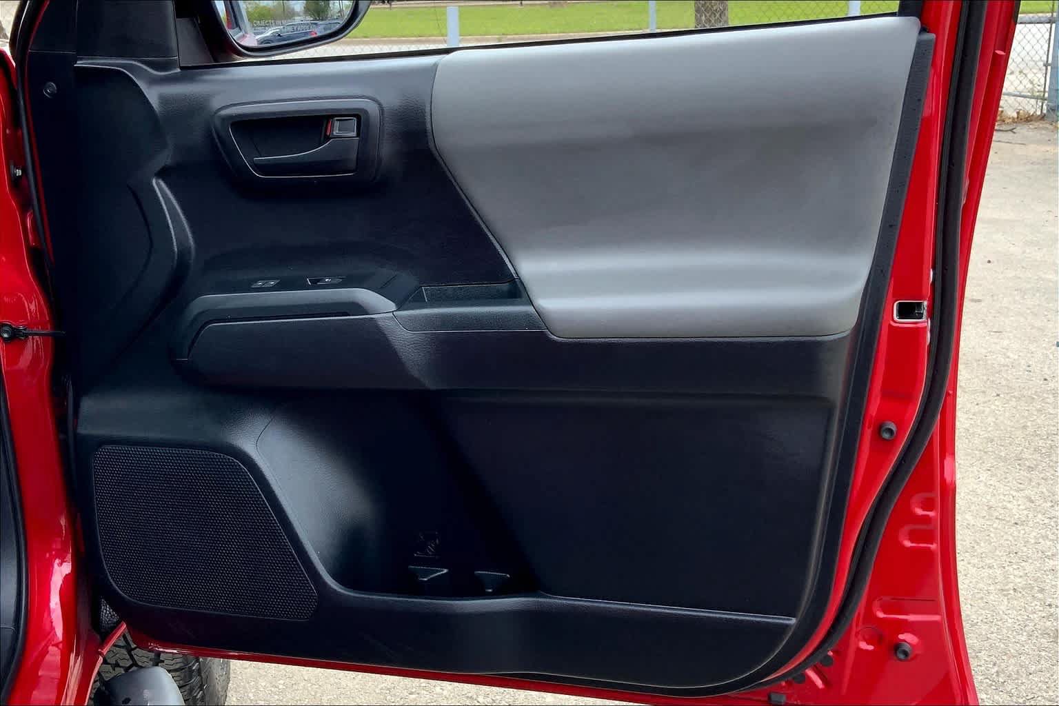Used 2020 Toyota Tacoma SR w/ SR Convenience Package RWD image 21