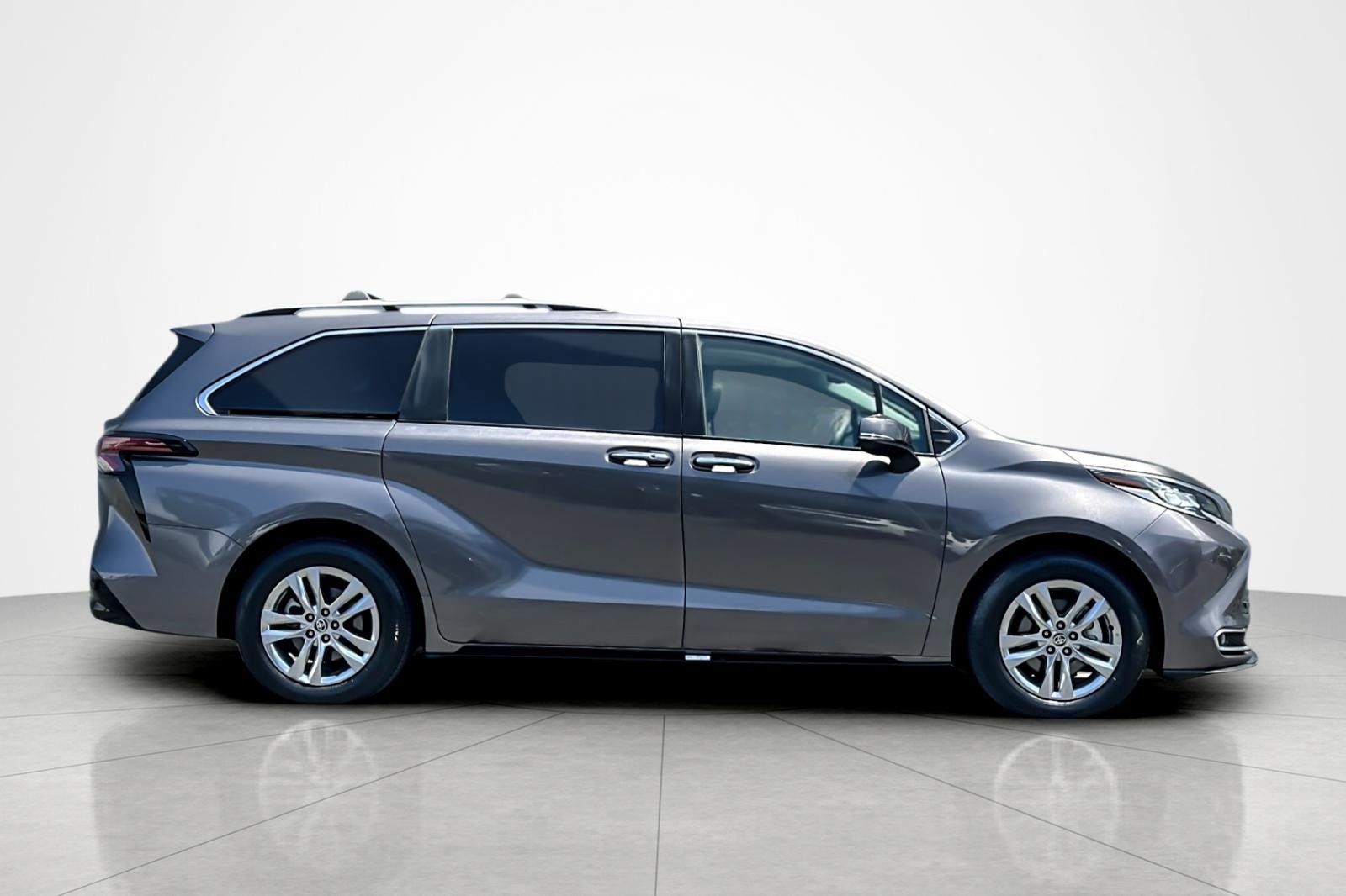 Certified 2024 Toyota Sienna Limited AWD/4WD image 6