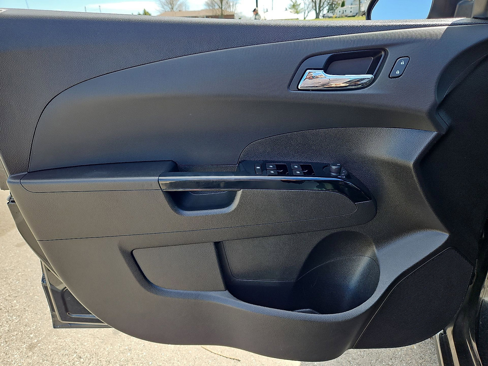 Used 2015 Chevrolet Sonic RS w/ Advanced Safety Package FWD image 10