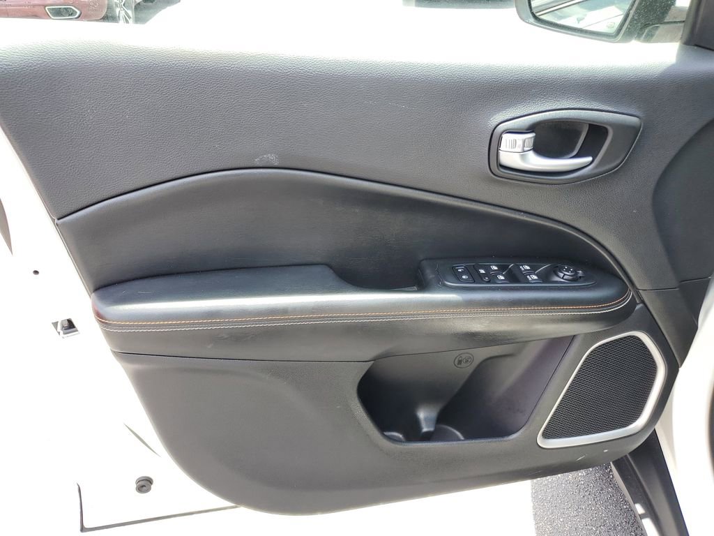 Used 2019 Jeep Compass Latitude image 13