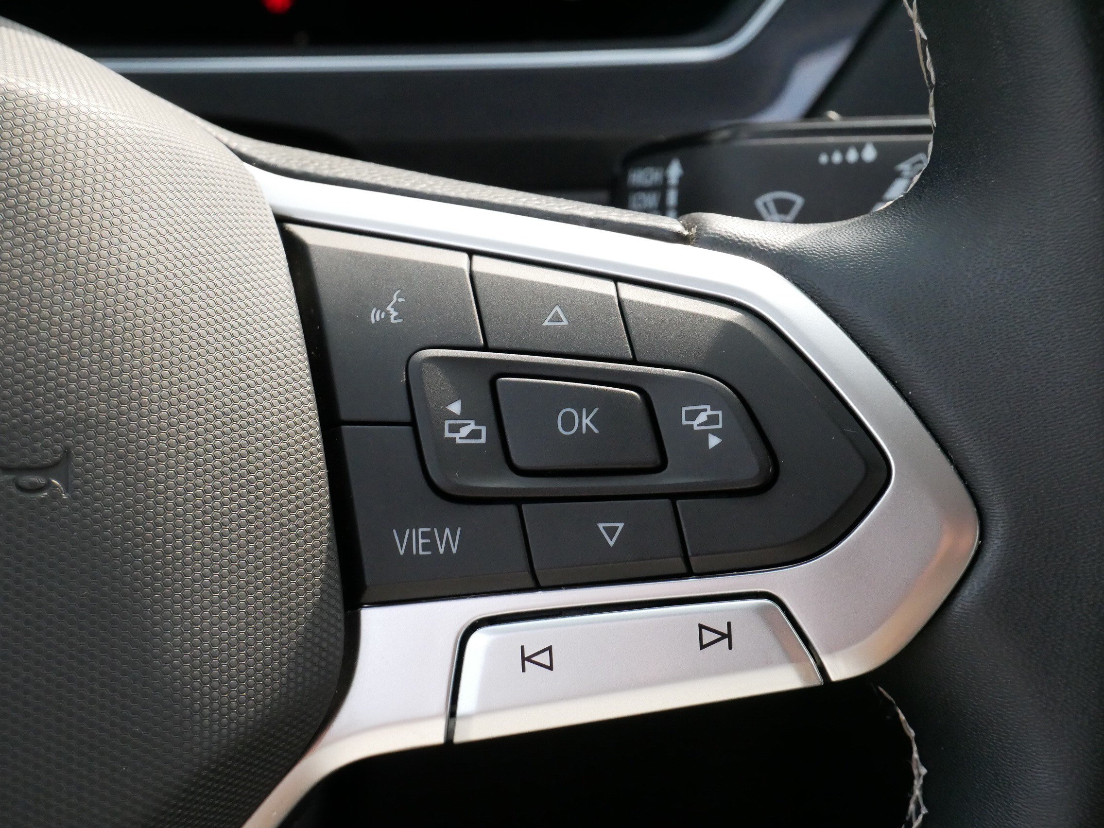 Certified 2023 Volkswagen Tiguan SE AWD/4WD image 25