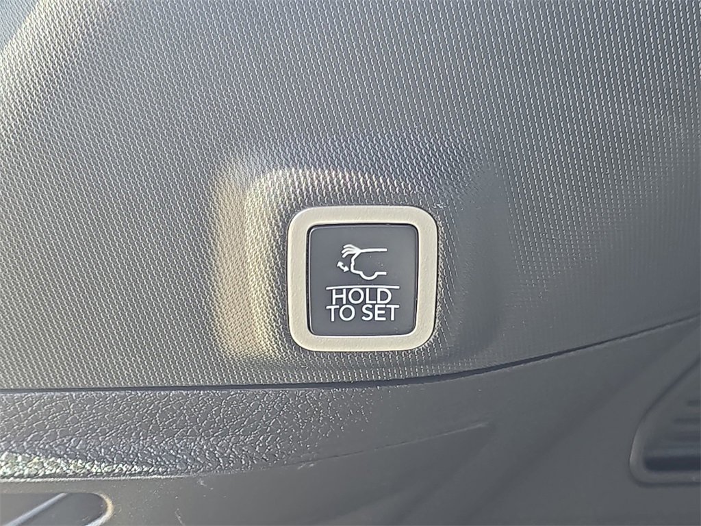 Used 2025 Jeep Grand Cherokee Laredo w/ Luxury Tech Group I image 13