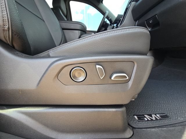 Used 2026 GMC Yukon XL Denali w/ Sun & Power Step Package AWD/4WD image 22